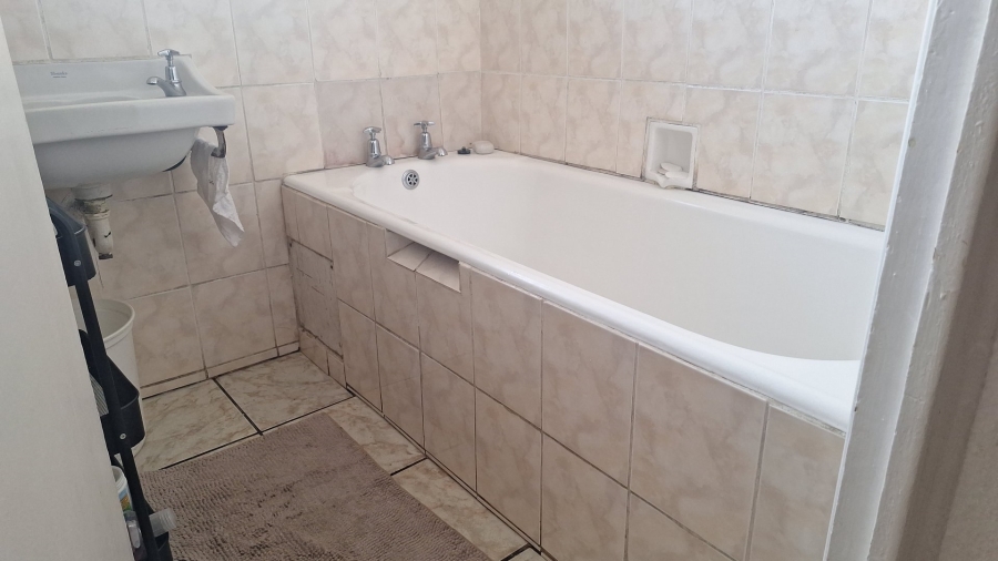 5 Bedroom Property for Sale in Retreat Western Cape